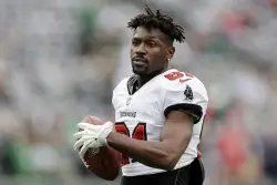 Antonio Brown detained after gunshots outside Adin Ross’ boxing event