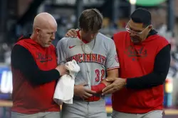 Reds rookie Tyler Callihan breaks his forearm trying for catch on inside-the-park homer