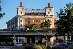 Letters: Oakland must do right by California Hotel’s tenants